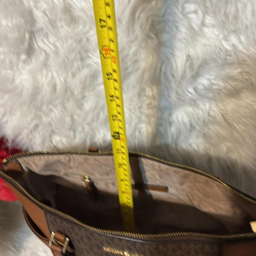 Michael Kors Signature shoulder Bag